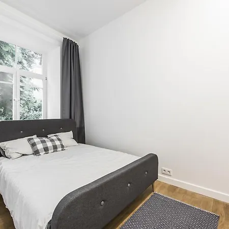Cozy Historical Charm In Old Town Apartment *