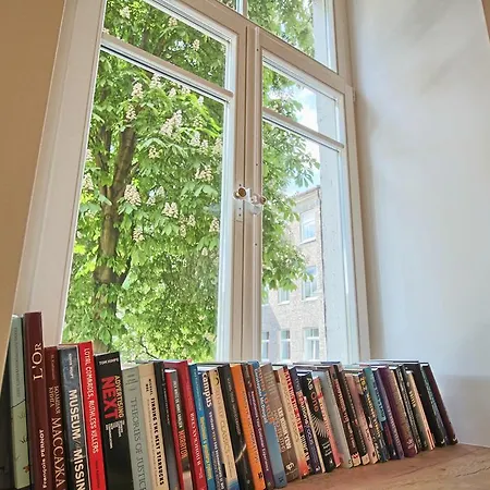 Cozy Historical Charm In Old Town Apartment