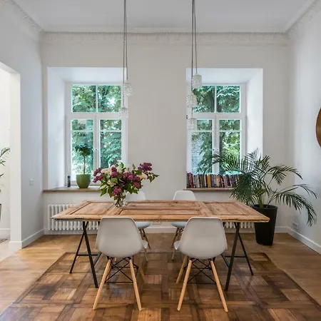 Cozy Historical Charm In Old Town